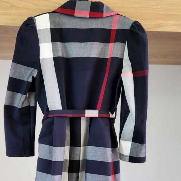 Sophisticated Blue and Red Cape with Classic Silhouette - Picture 8 of 11